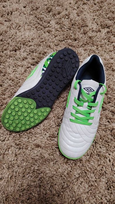 Pantofi sport fotbal , adidas sport Umbro marime 39