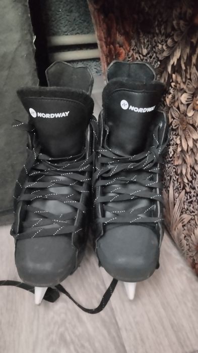 Коньки продам новые