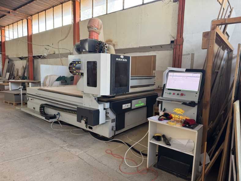 Продавам действащо мебелно производство с ново модерно оборудване