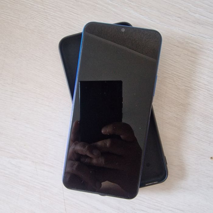 Продам телефон Vivo y12s.