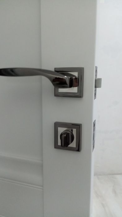 Установка дверей.