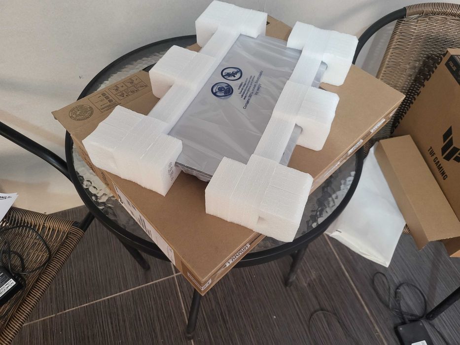 Laptop (Gaming) NOU la cutie Lenovo cu Ryzen 5 + 16GB ram si SSD 512GB