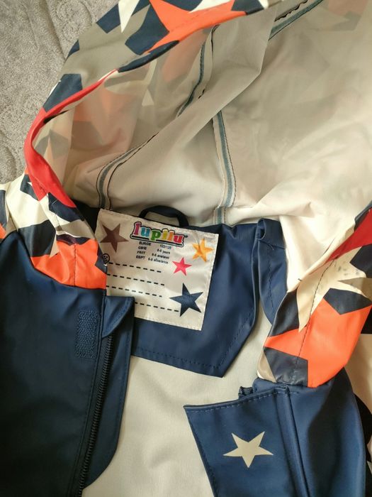 Куртка дождевик , и джинсы