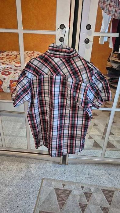 Cămașă bărbătească carouri gri, negru, alb și roșu – mărime L (41/42)