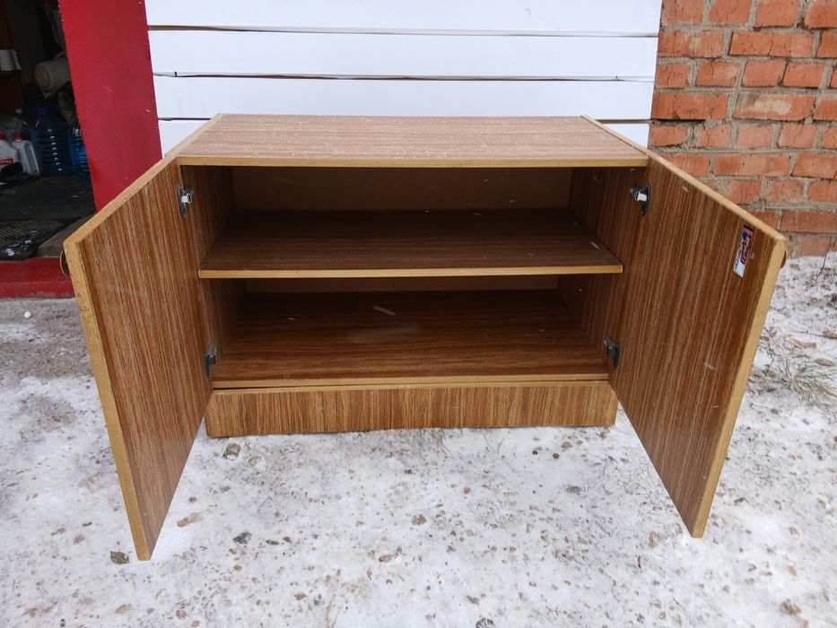 Б/у тумбочка и эконом панели.