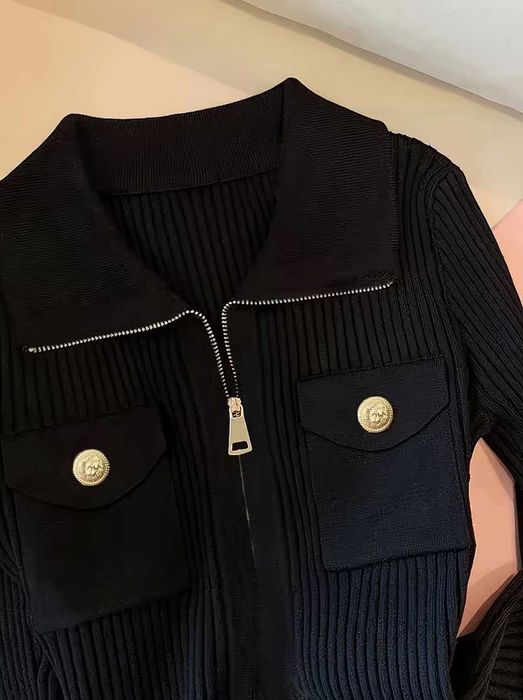 Ново! Стилна черна жилетка, наличен Л размер.