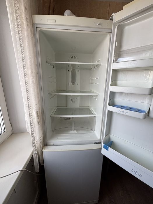 Продам холодильник LG