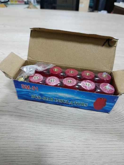 Продам изоляторы разные, можно все сразу оптом. Перечисление есть тоже