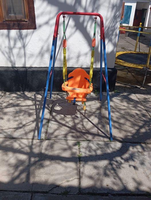 Продам качели детскую.