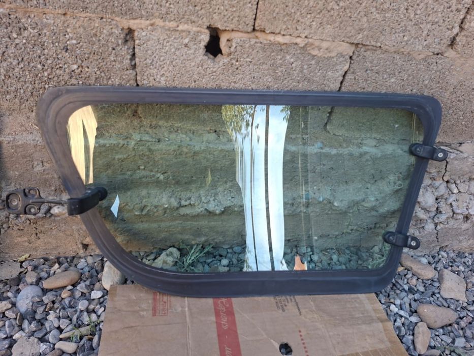 Ларгустың 3 ряд стеклосы