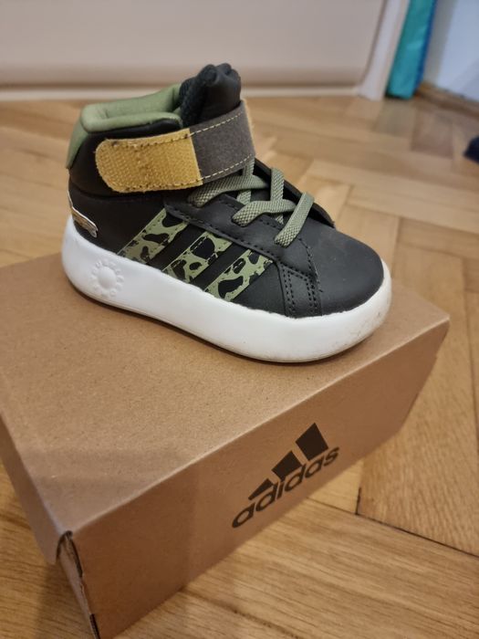 Incaltaminte Adidas copii