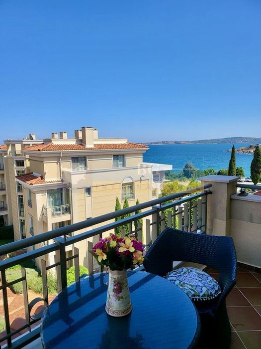 Продава се Четиристаен апартамент в Черноморец - 250 кв.м за 1860 €/кв.м - Снимка #1