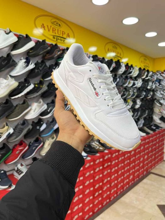Adidașii reebok c