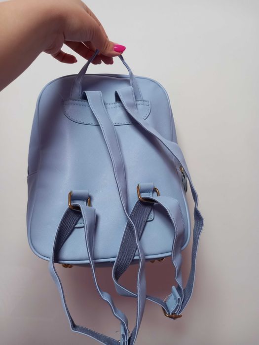 Светло синя раница