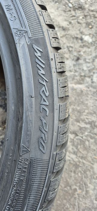 4 anvelope iarna Vredestein 255/35/19.Pretul este pe bucata