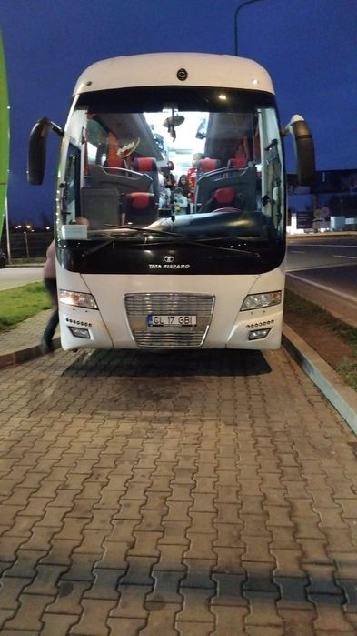 Închirieri autocare pentru curse ocazionale, excursii școlare, etc.