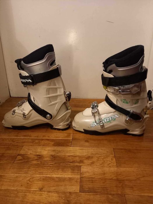 Скиорски обувки Scarpa и сноуборд обувки rossignol