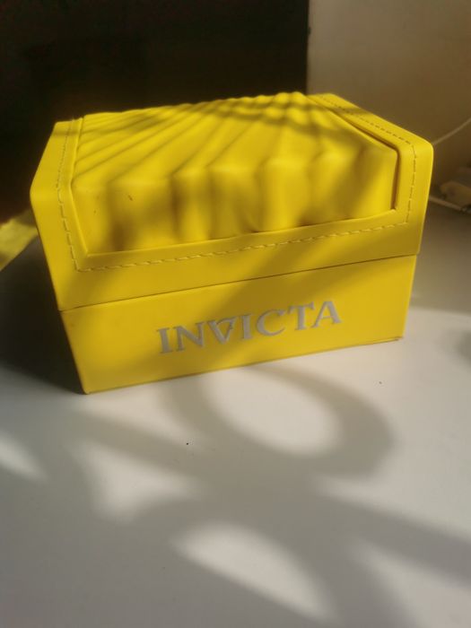 Срочно продам новые оригинальные часы Invicta