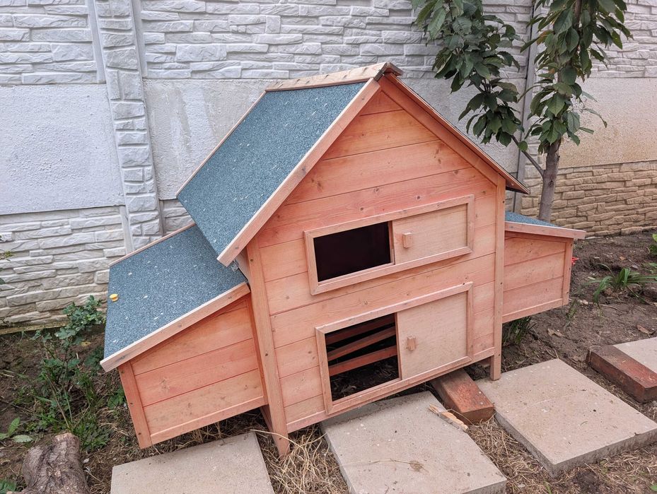 Vând căsuța păsări / găini  - cuibar