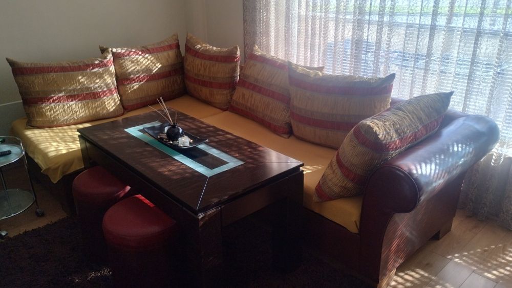 Холен диван с маса