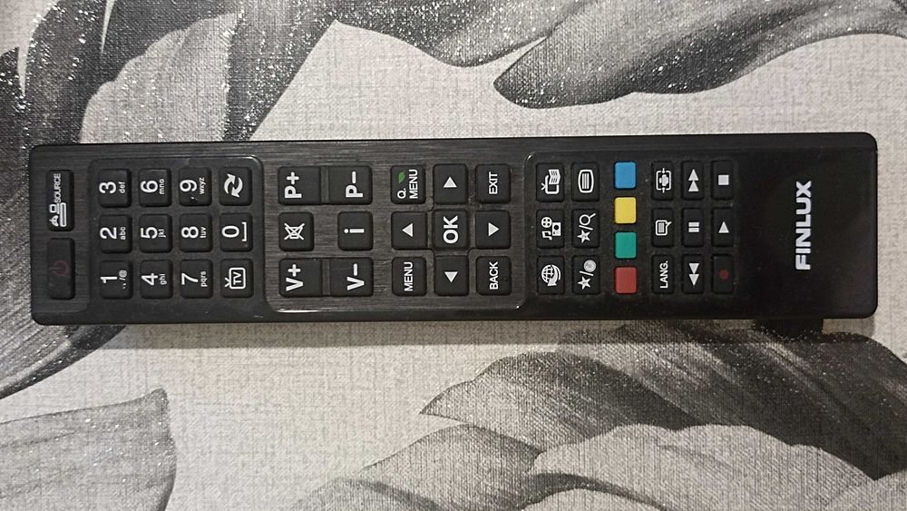Продавам 50" телевизор Finlux 50FLHYR274SC с дефектен екран
