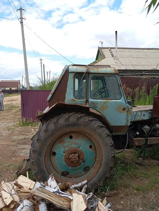 Трактор МТЗ 80  .