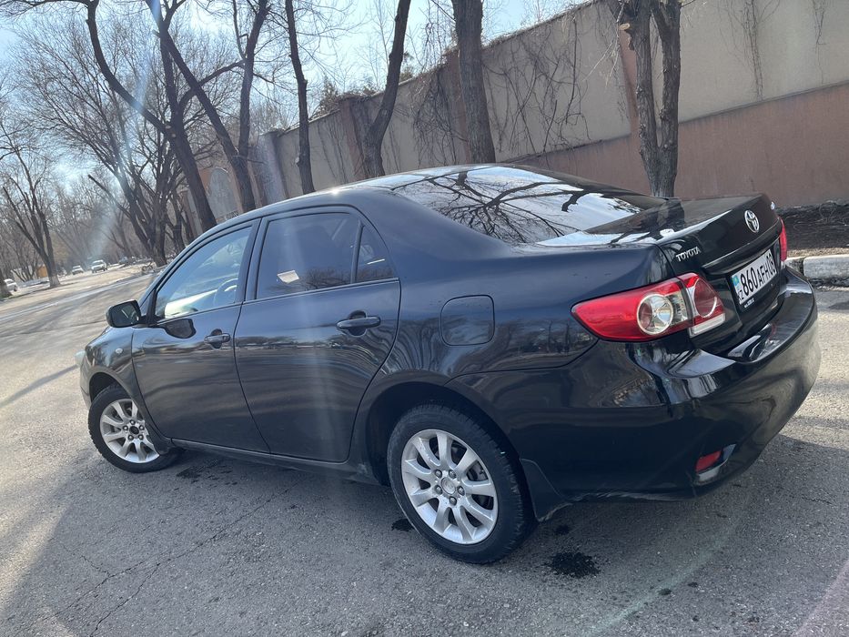 Машина Tayota Carolla