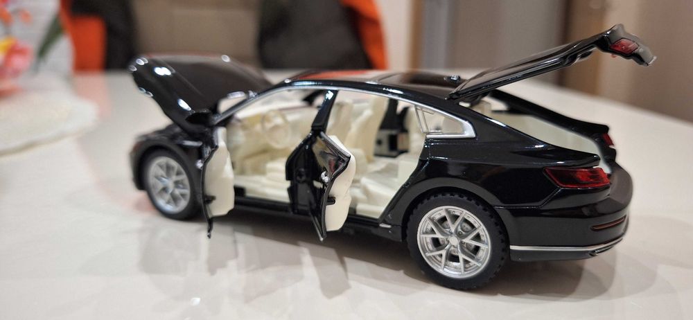 VW Arteon Артеон 1:32 отваряеми врати, капак, светещи фарове и стопове