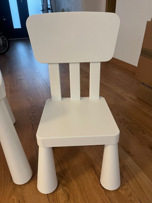 Set mobilier copii IKEA MAMMUT, masa + 2 scaune