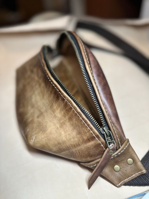 Кожаная сумка - бананка