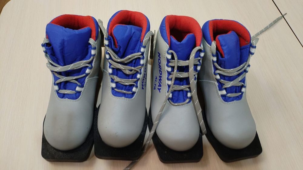 Продам лыжные ботинки