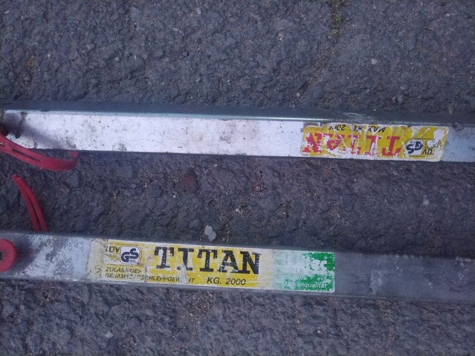 Разглобяем твърд теглич, твърда връзка във формата на квадрат.
Неразли