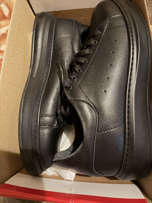 Pantofi piele,noi