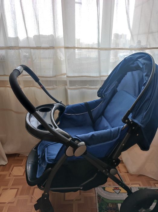 Продаю коляску в отличном состояние