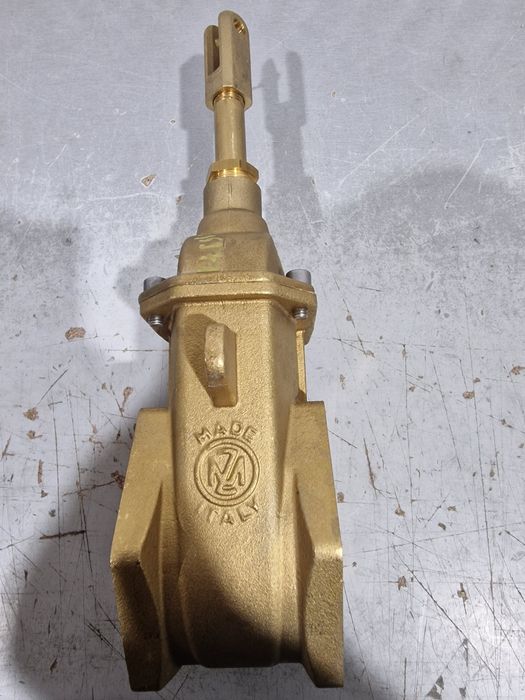 Vana robinet 4 toli import Italia original preț 1250 lei cu tva se poa