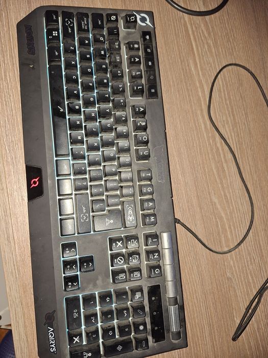 Tastatura aqirys