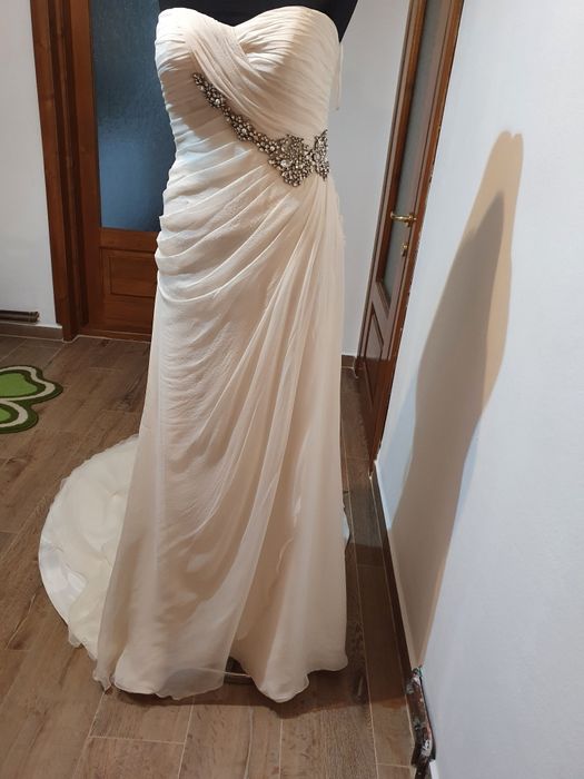 Rochie de mireasă  cu pietre ,nouă