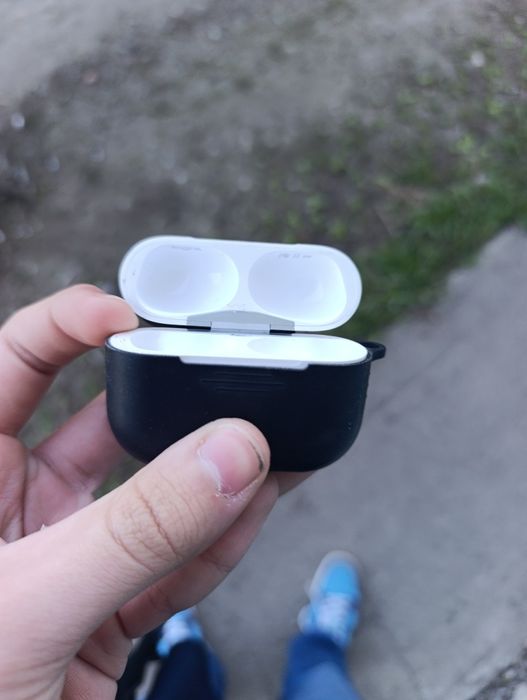 Найден кейс от наушников без самих наушников