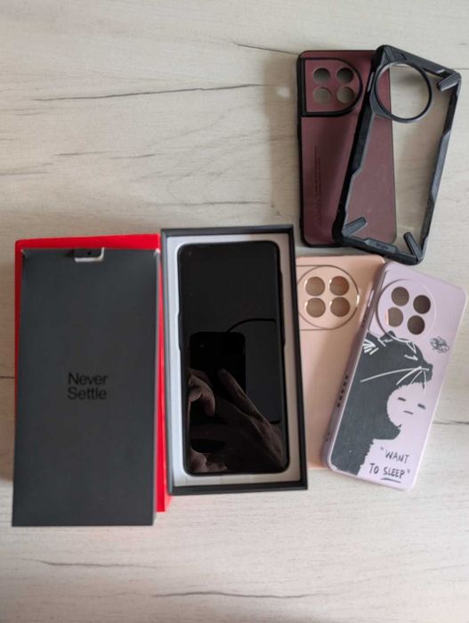 Смартфон OnePlus 11