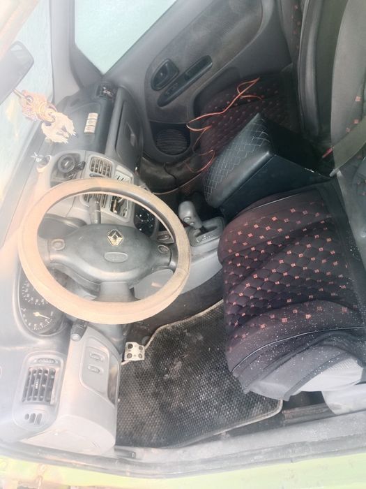 Продам машину Renault Clio