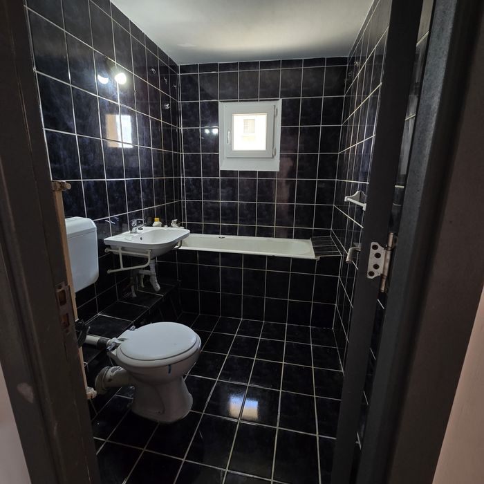 Ocazie! Apartament Spațios 3 Camere, 2 Băi, 3 Balcoane - Etaj 2, Zona Velenţa, Strada Şcoalelor, Oradea