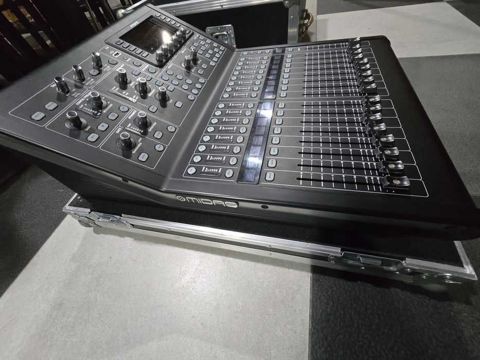 Vand Midas M32r + Flightcase