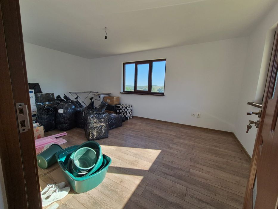 Vând casa P+1 cu dublu  front stradal