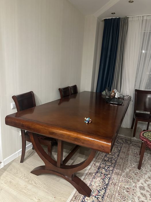 Продам стол, стулья, сервант