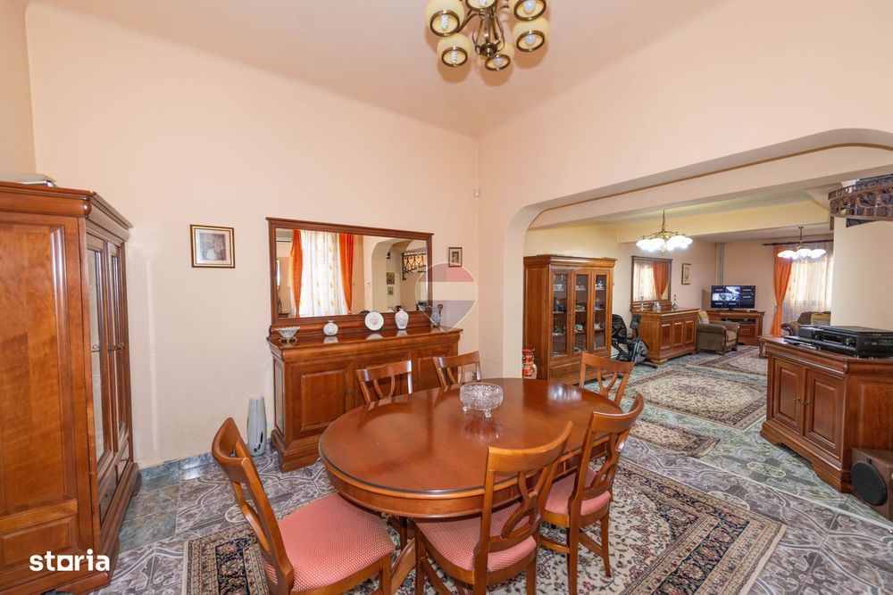 Vila de vanzare 240 mp utili, piscina, teren 1000 mp, central Calarasi