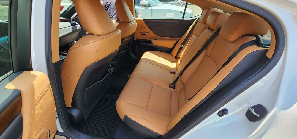 Lexus ES 300h Hybrid 2023