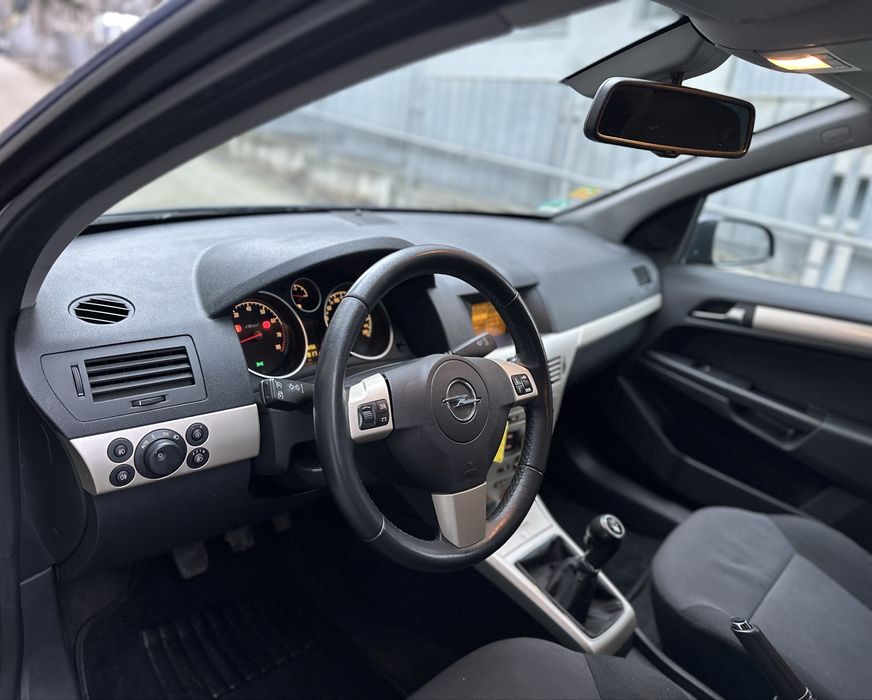 Opel Astra H facelift 1.6 benzină *Navigatie*Climă*Carte service*