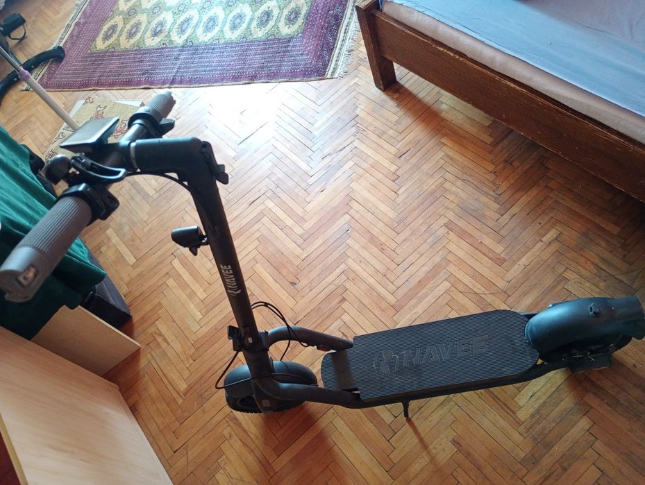 Vând trotineta navee i65 pentru piese specific este defectă !!!