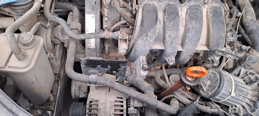 Dezmembrez vw Golf 5 1.6 bse motorul se da cu cutie 5 trepte