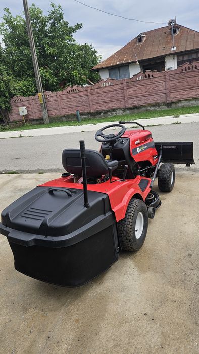 Tractoras de tuns iarba gazon MTD